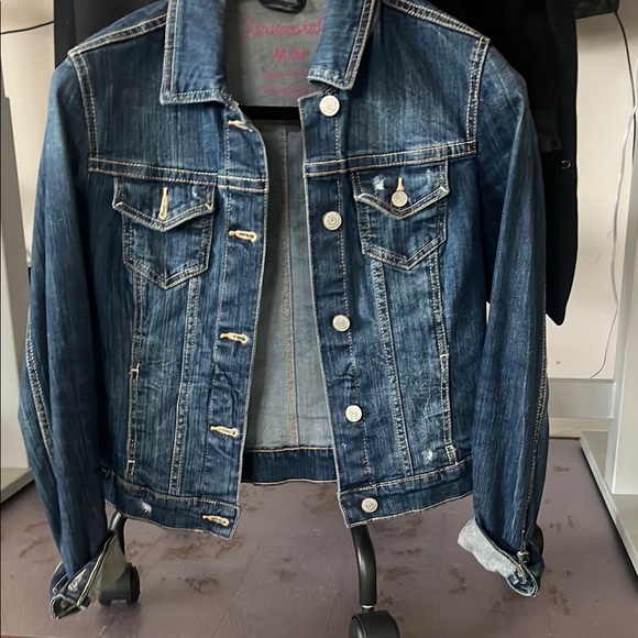 Stylish Blue Denim Jacket - Picture 1 of 3